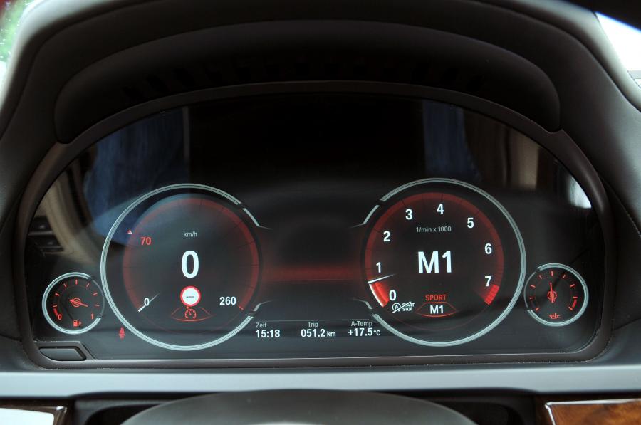  BMW 750iL 2013 года  (фото 24 из 96)